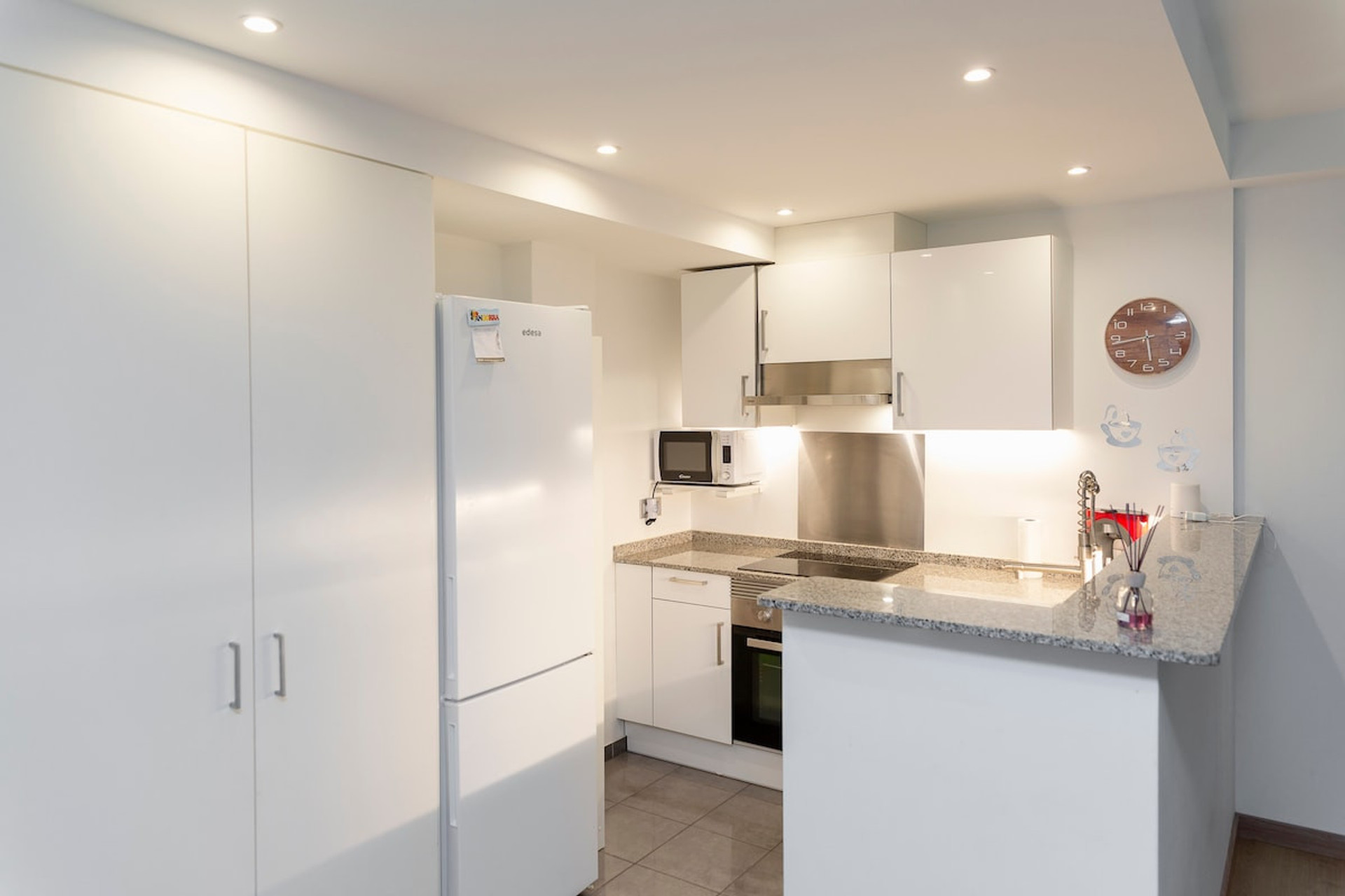 "Professional and nice people with a lot of attention, description according to the photographs, very clean and lots of add-ons in the kitchen. (..)" - Roser ★★★★★