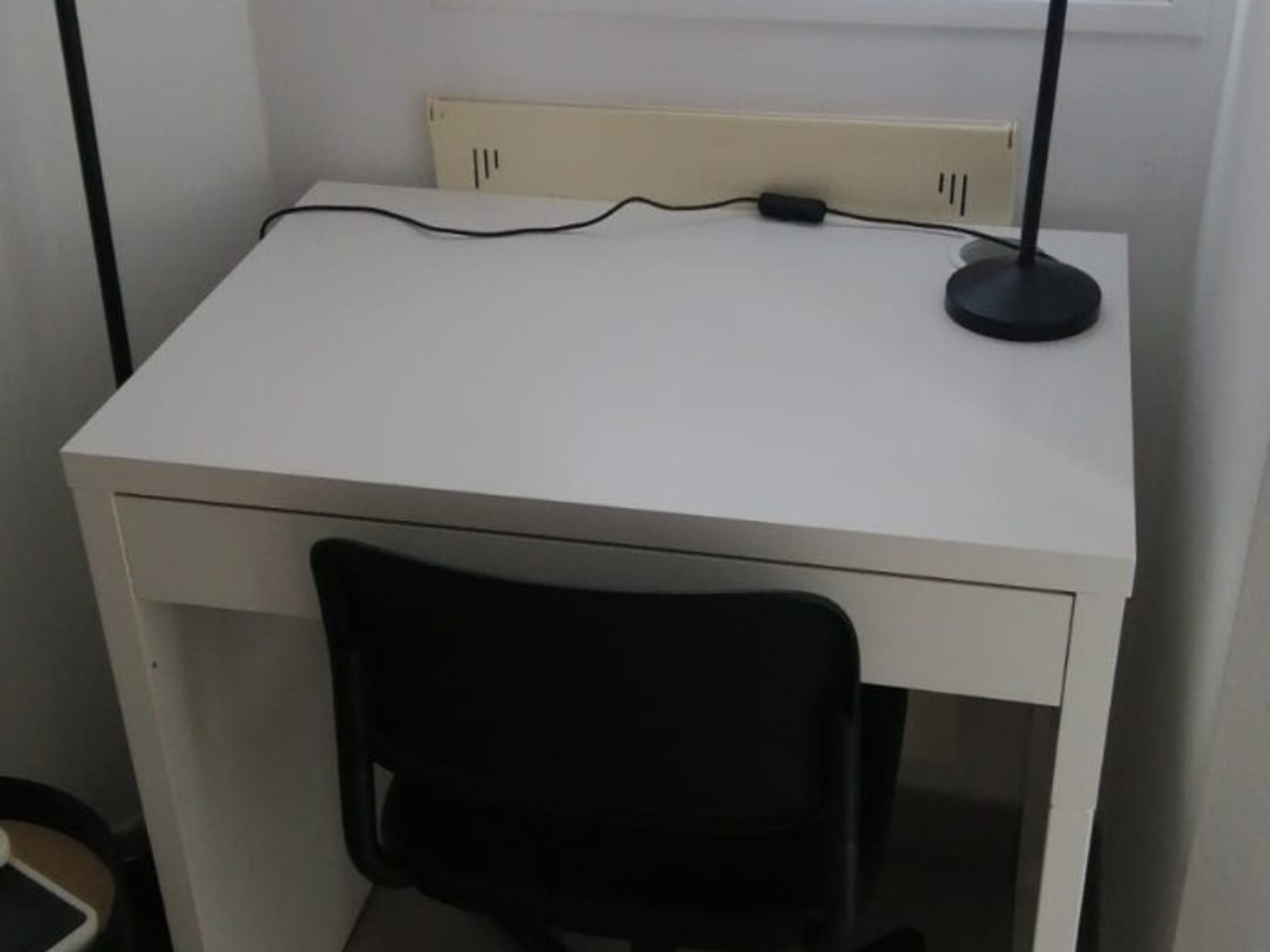 White desk with office chair