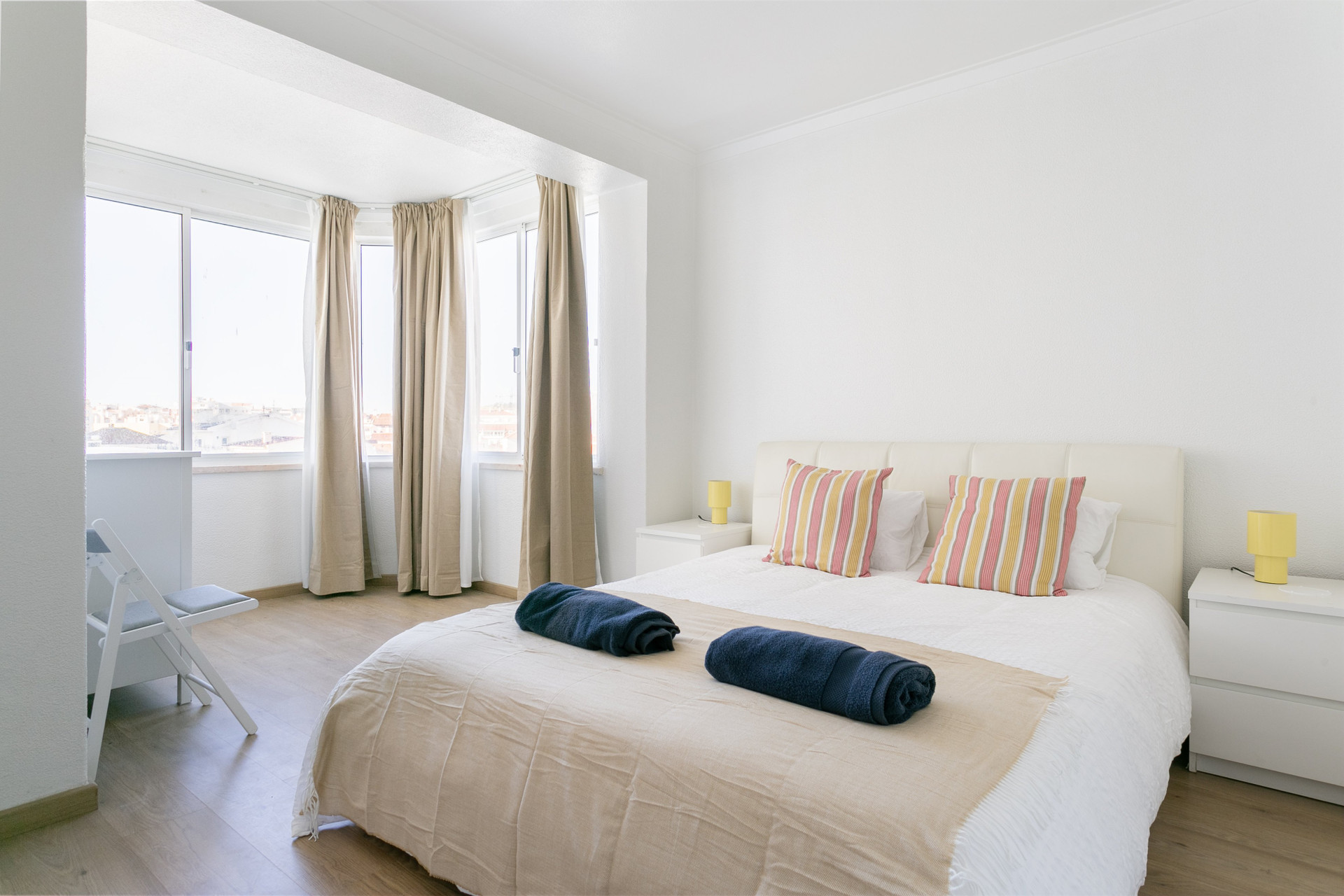 Double bedroom with city view