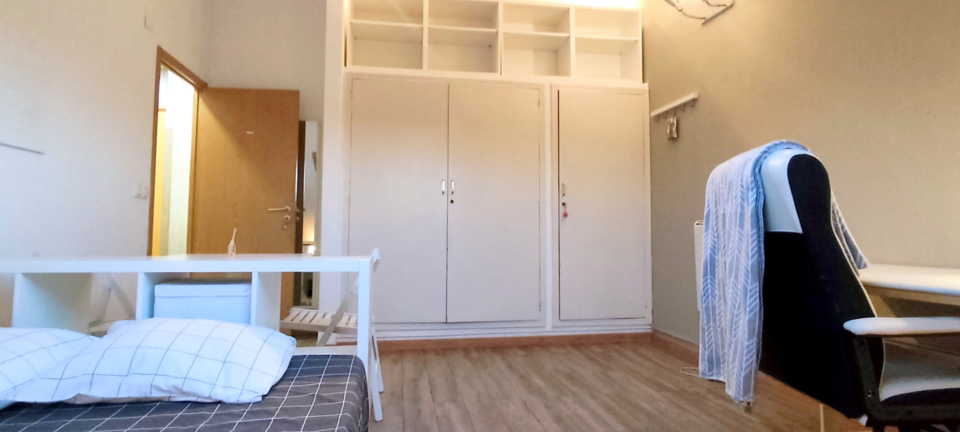 CQ11❤️Cozy Room with Double Bed & Large Window