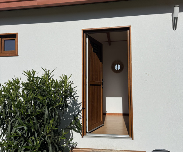 Entrance door with steps