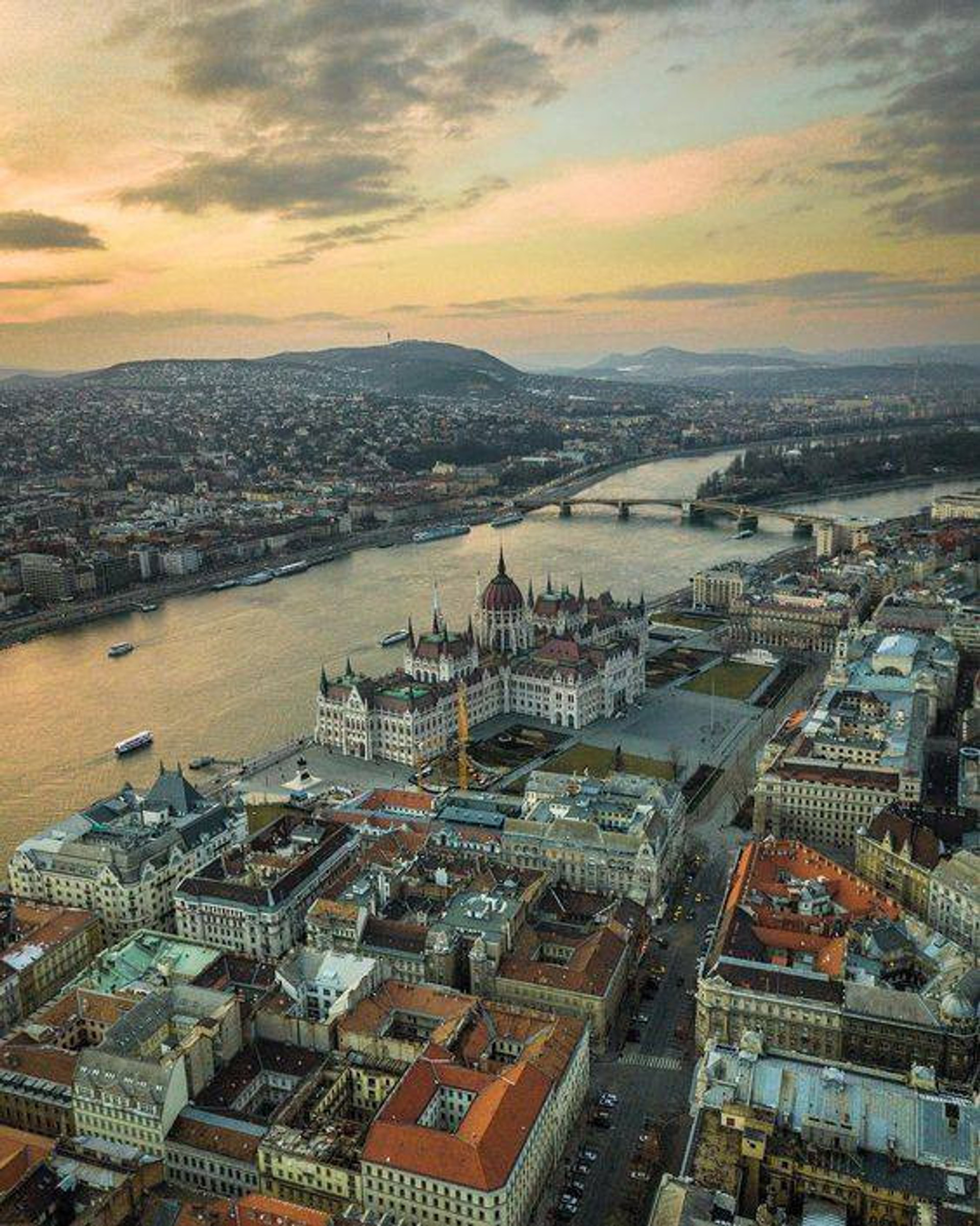 the apartment is located here, top view, beautiful area, Danube bank 2 minutes