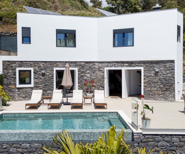 Villa w/ Private Heated Pool, Office, Gym- Madeira