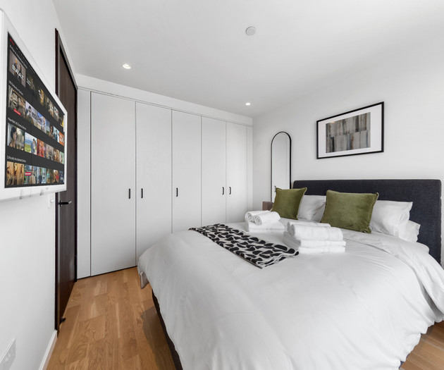 Penthouse Apartment with City Views, Parking + 2BR