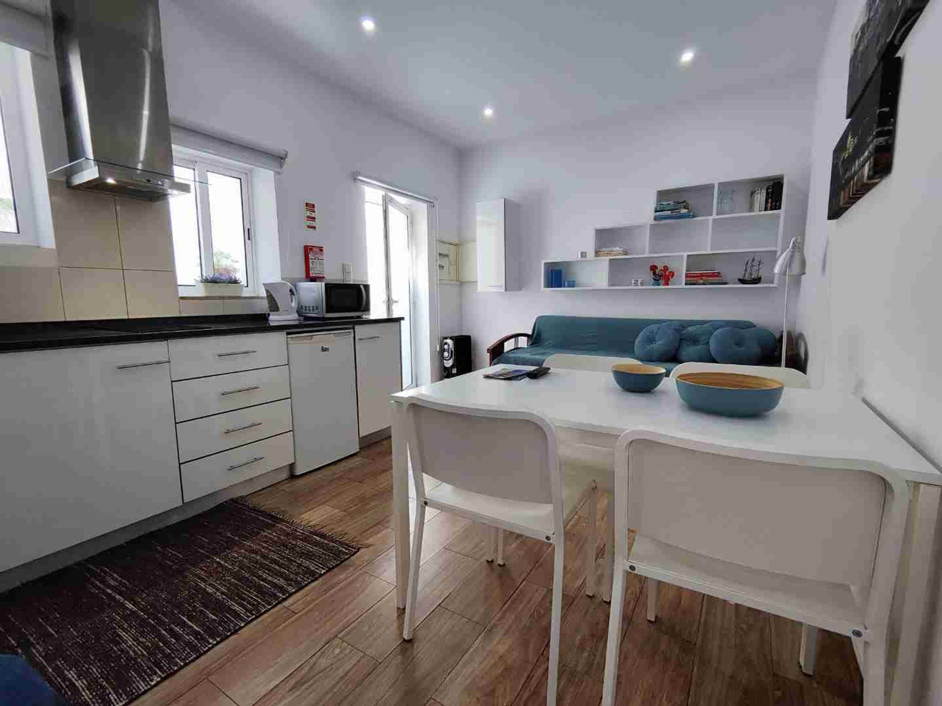 Open living room, kitchen and dining area
