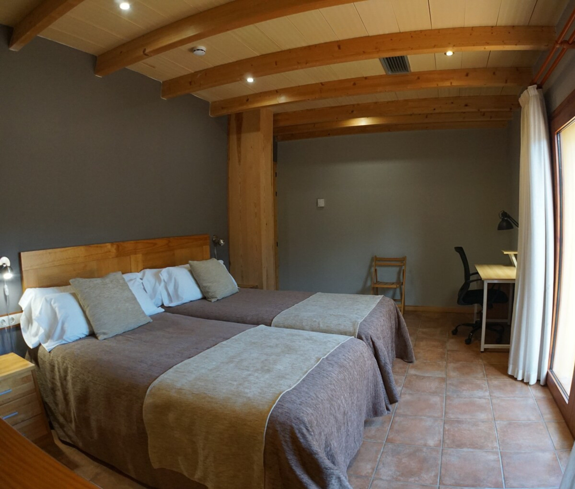 Bedroom image 5