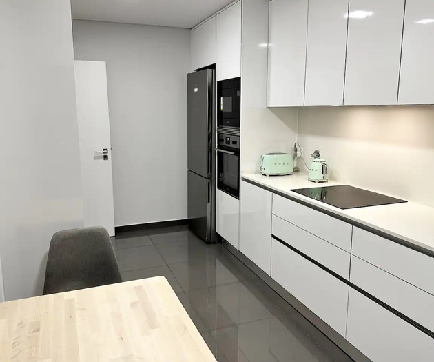 Luxury 4 bed apartment with Pool & Beach
