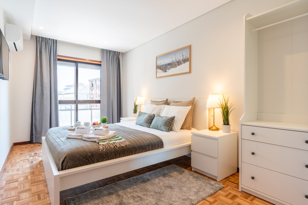 Bright & Elegant Urban Flat preview