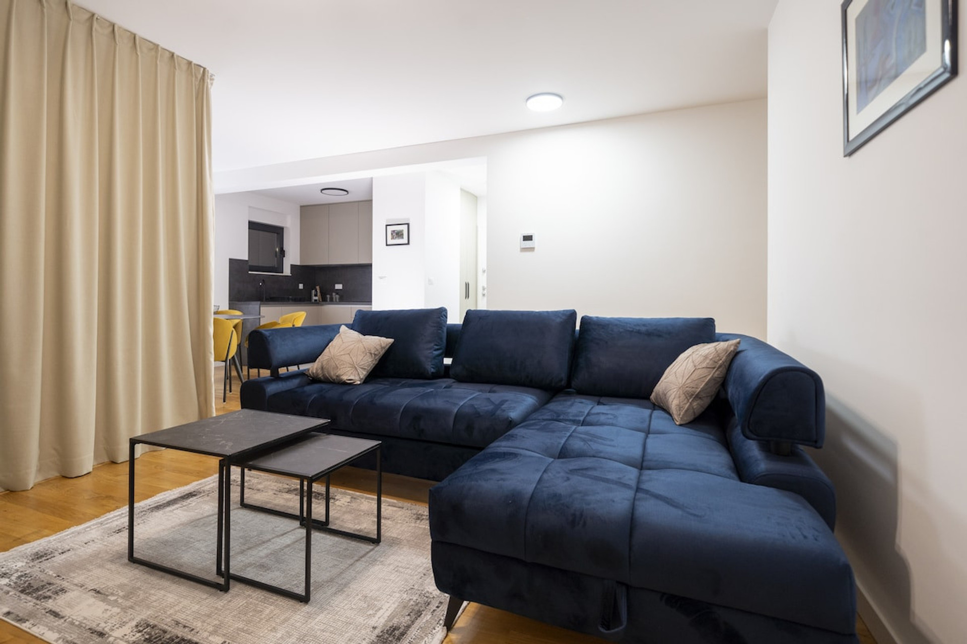 Living room image 3