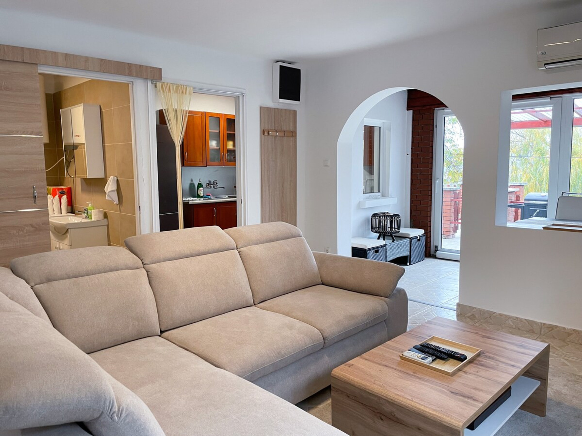 Living room image 2