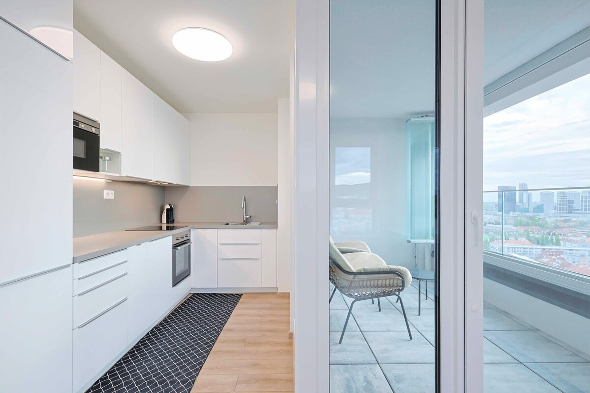 Full kitchen image 1