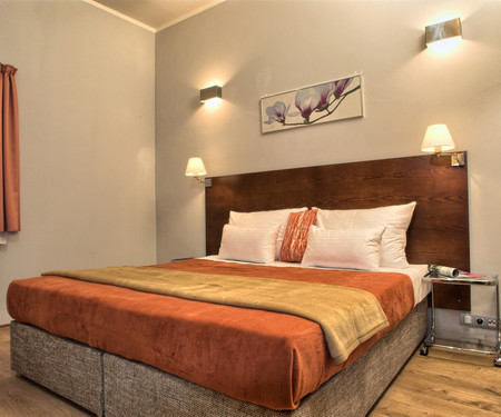 R23 Serviced Two-Bedroom Apartment in The Old Town