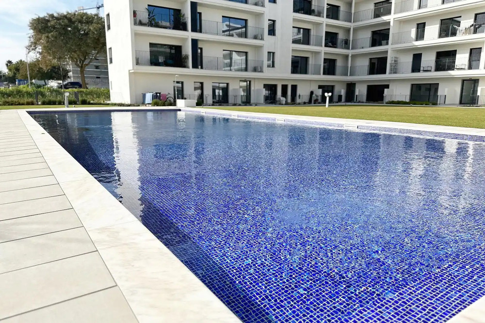 Luxury 4 bed apartment with Pool & Beach