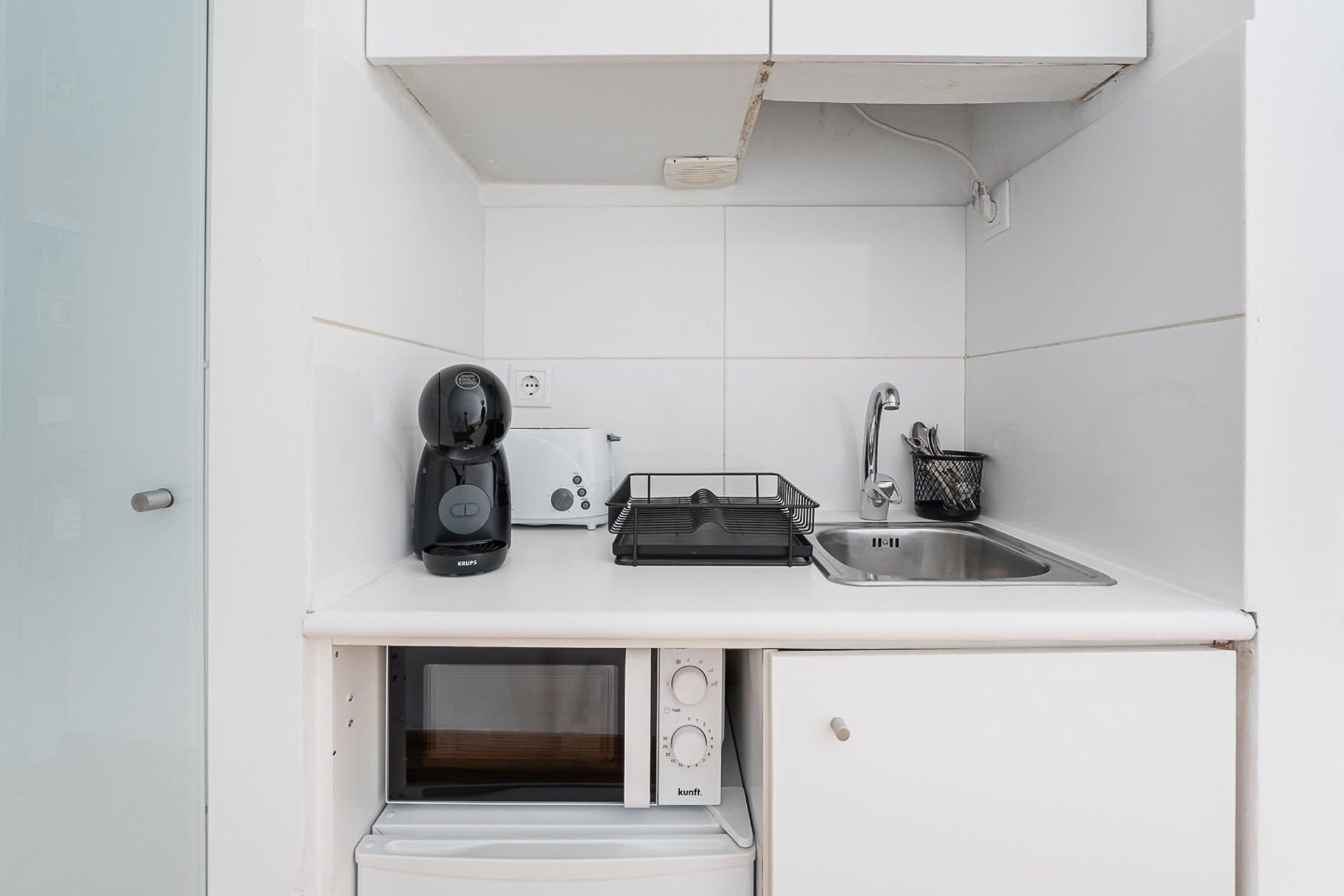 Compact kitchen with appliances
