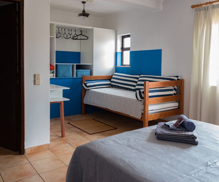 Quarto 5 com wc privado em villa com piscina