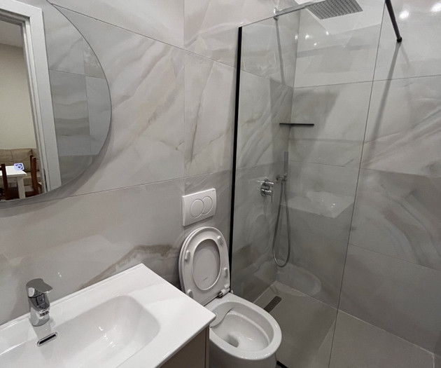 ECONOMY APARTMENT FOR 6-– 4 Min from the Beach!