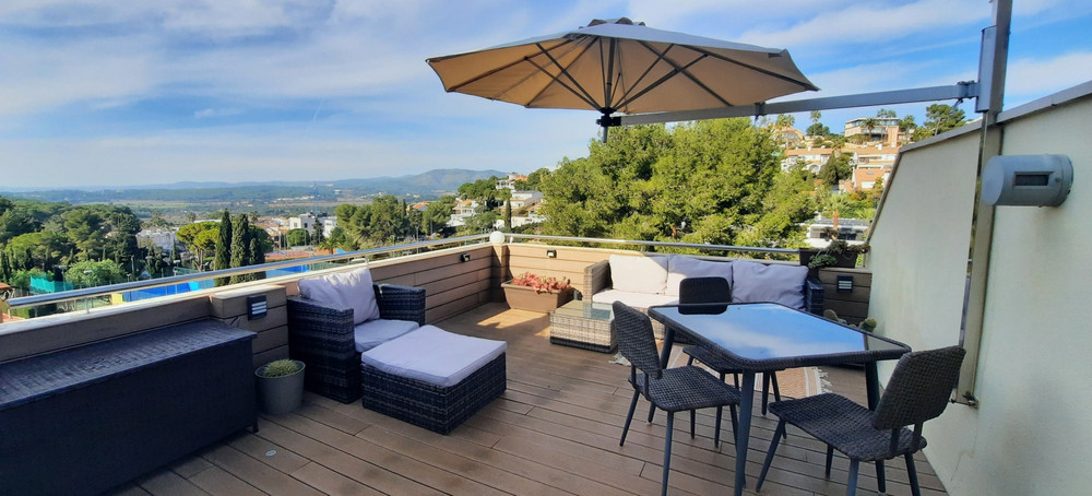 2bedroom flat w/ terrace, pool& parking in Sitges preview