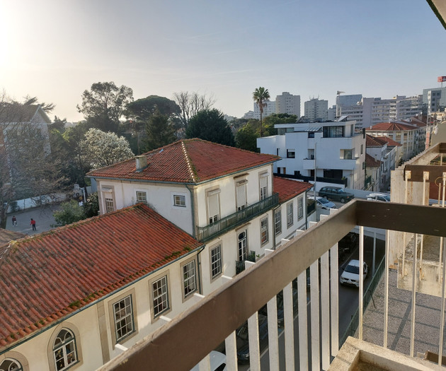 Spacious Flat with Parking at Serralves