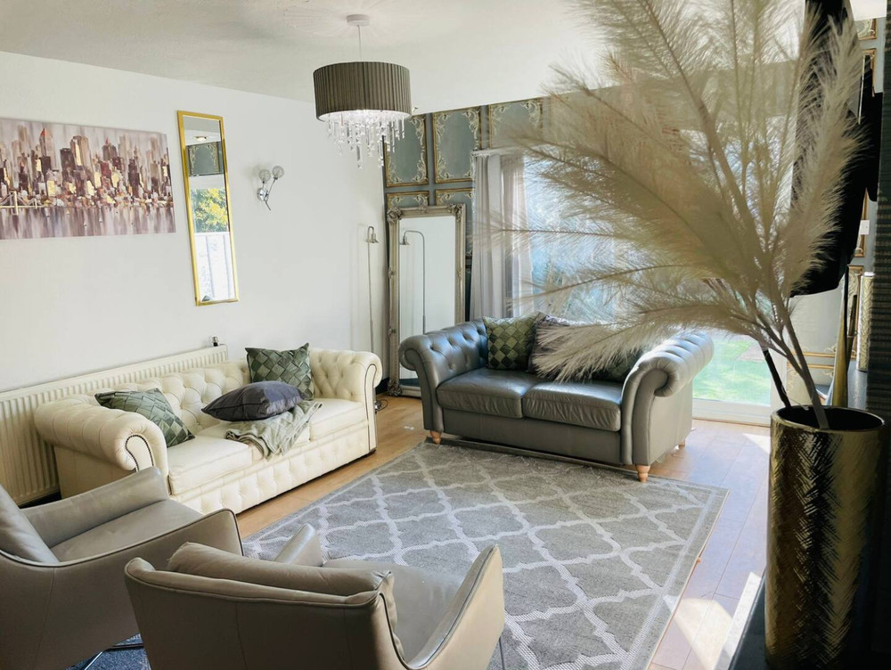 4-Bed Luxury Hot Tub House preview