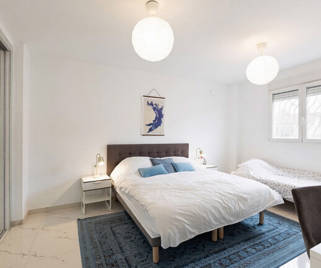 Large, modern house in Valencia City!