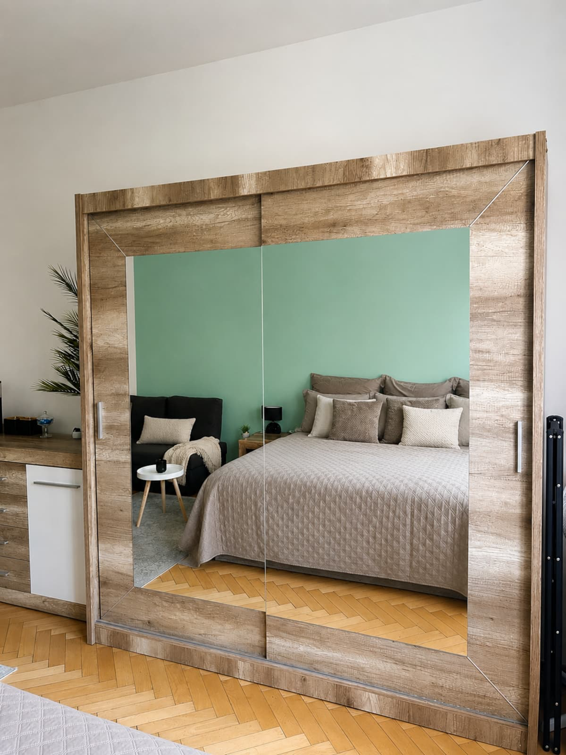 Large mirrored sliding wardrobe