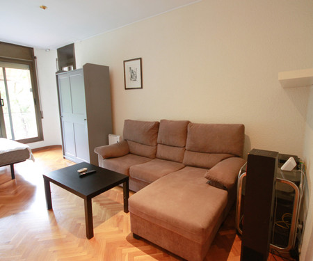 R0053- Room in flat to share Barcelona Montjuic