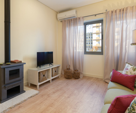 Gaya Avenue 102 - Stylish Gorgeous Flat w/ Balcony