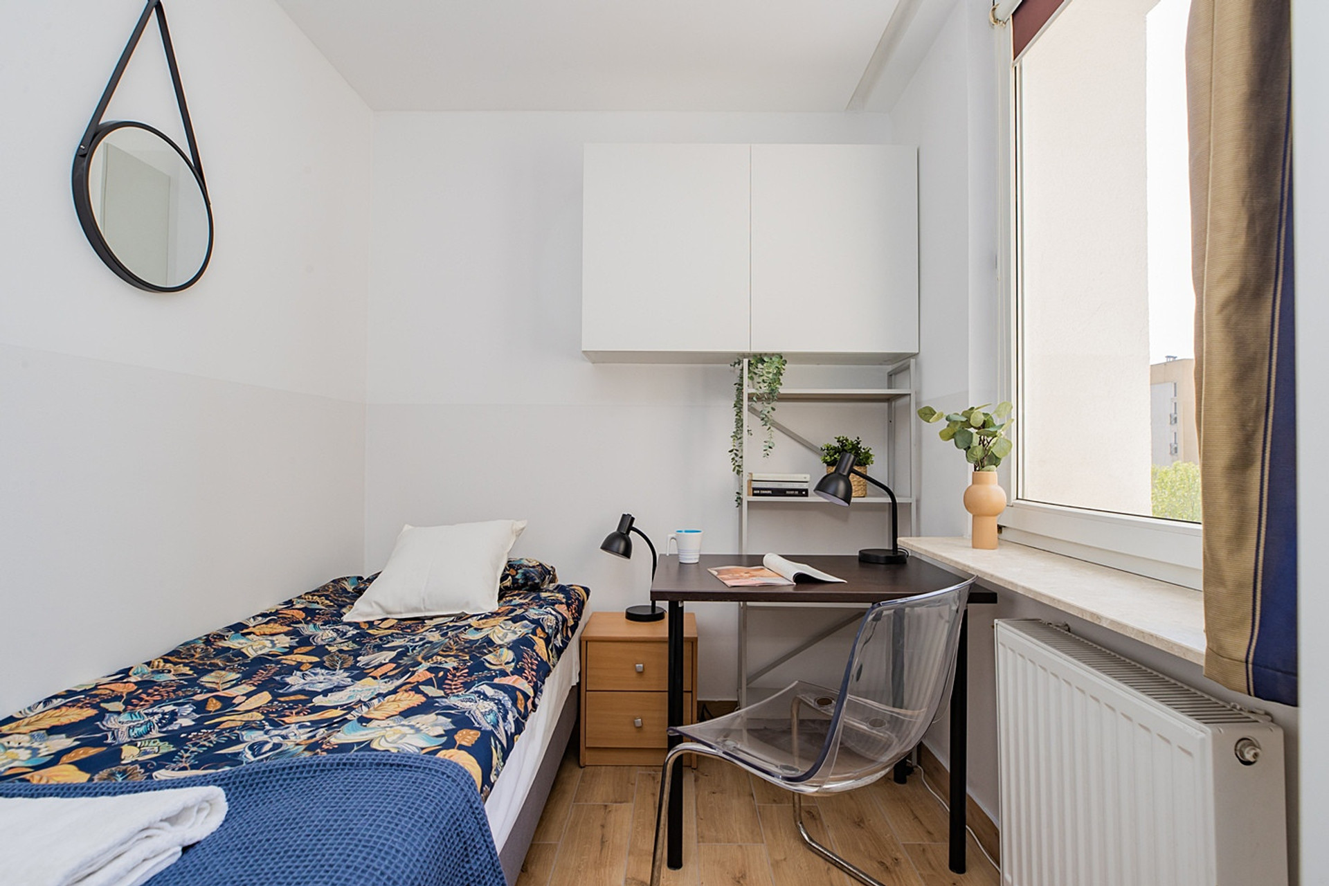 Single bedroom with study desk