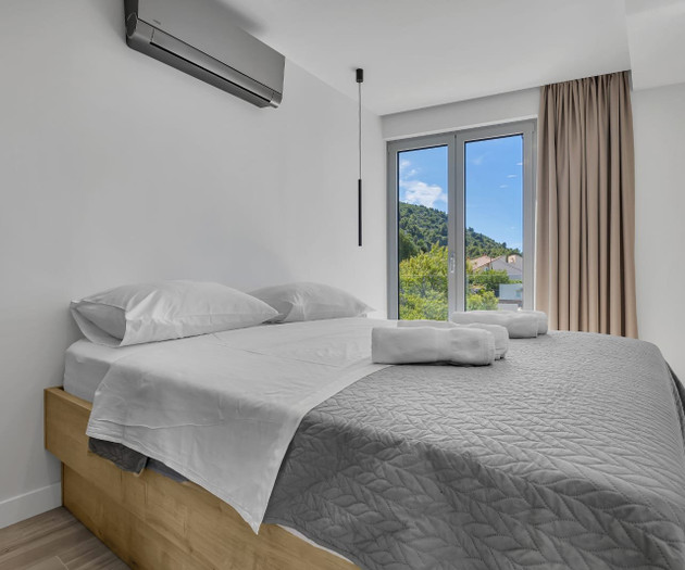 Penthouse Soll 100m from sea