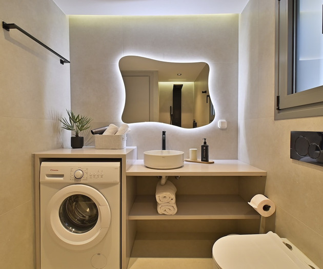 Full bathroom 1