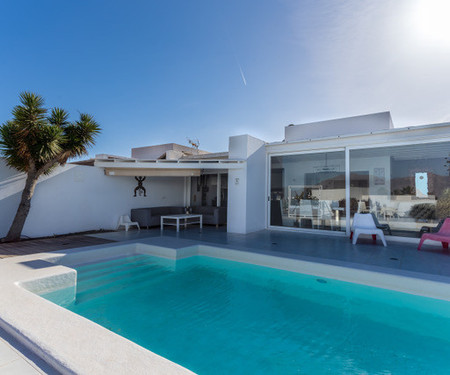 Villa with pool and great views