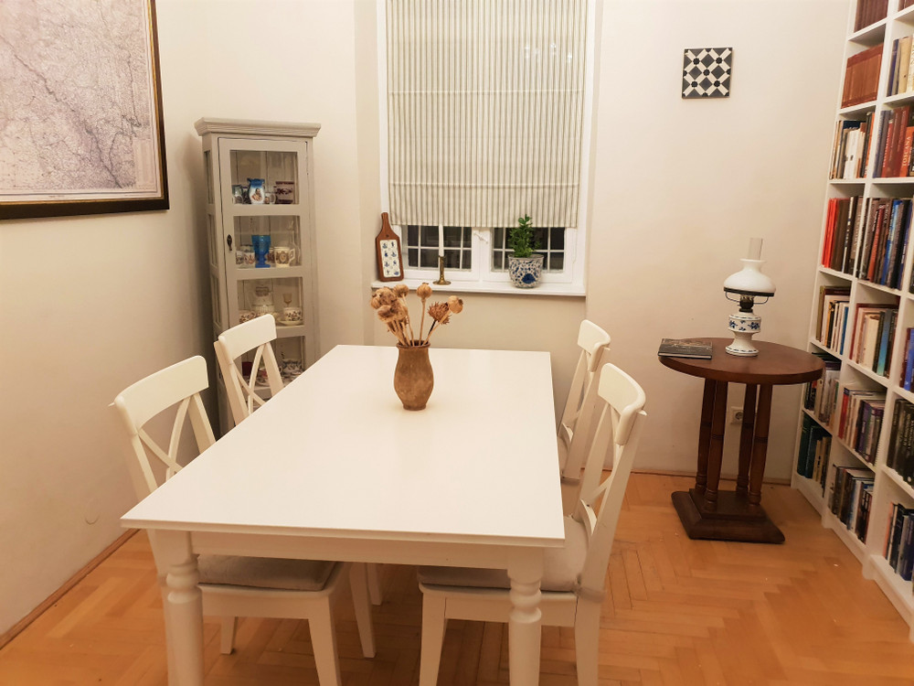 A lovely, hyper-central apartment preview
