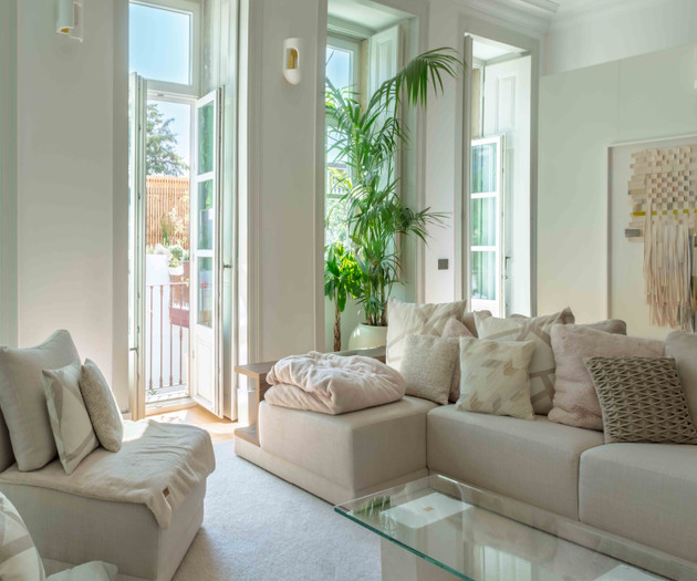 Your Lisbon Oasis: 3-Bed Apartment with Pool & Out