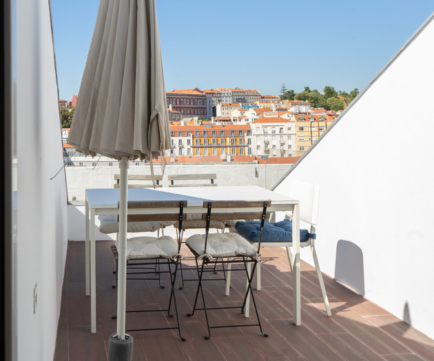 2Br Duplex: city center-Terrace with a River View!
