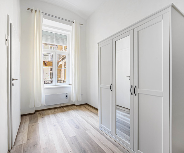 2 BEDROOM APARTMENT NEAR THE OPERA HOUSE