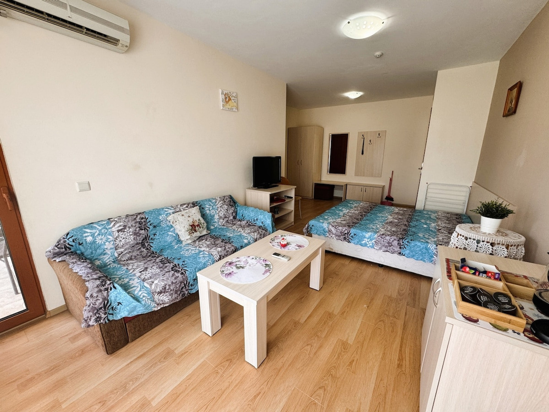 Living room image 5