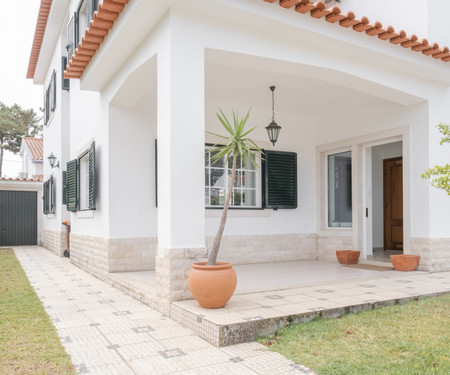 Serene Beach Villa in Aroeira