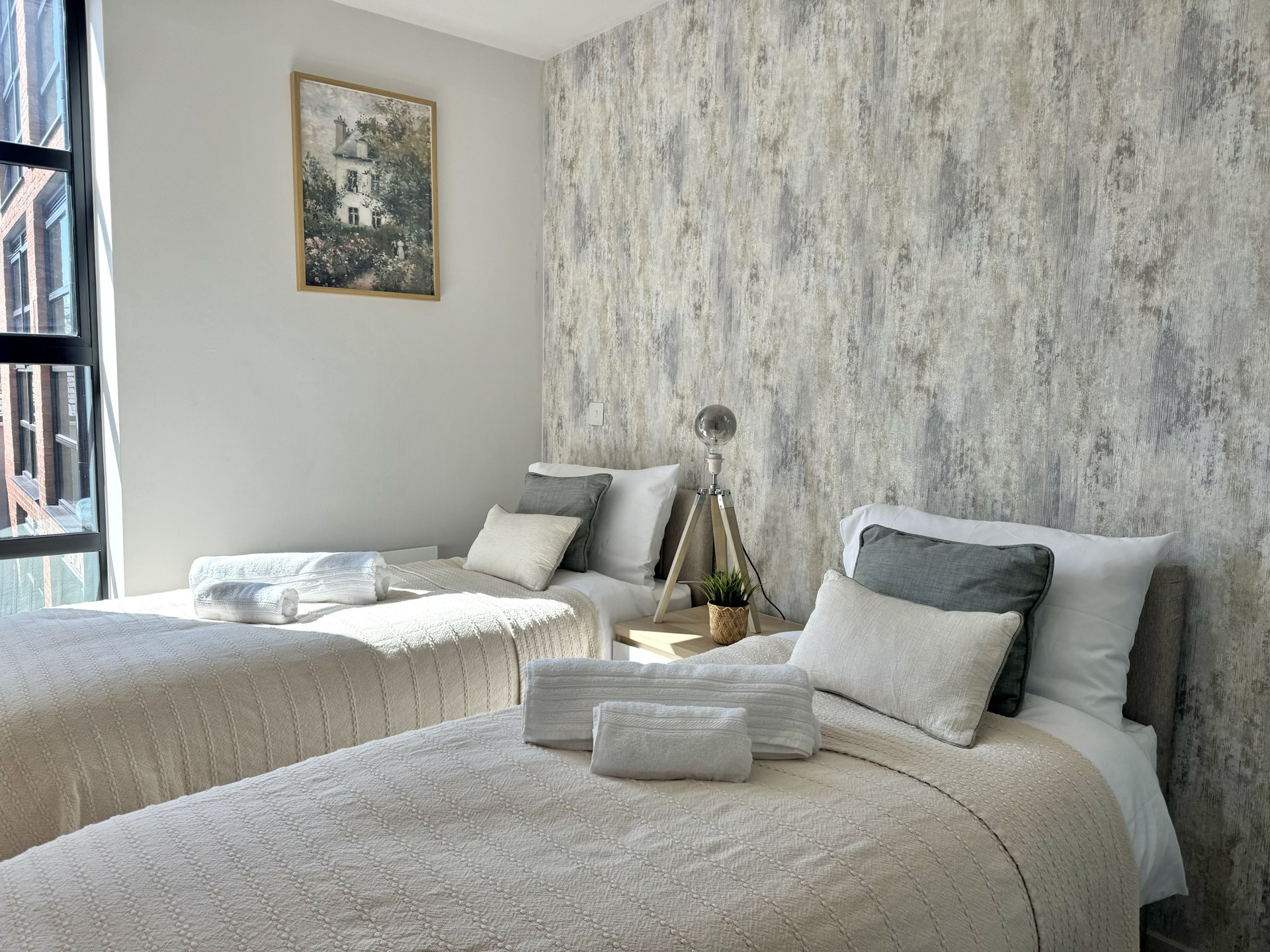 Twin bedroom with feature wall