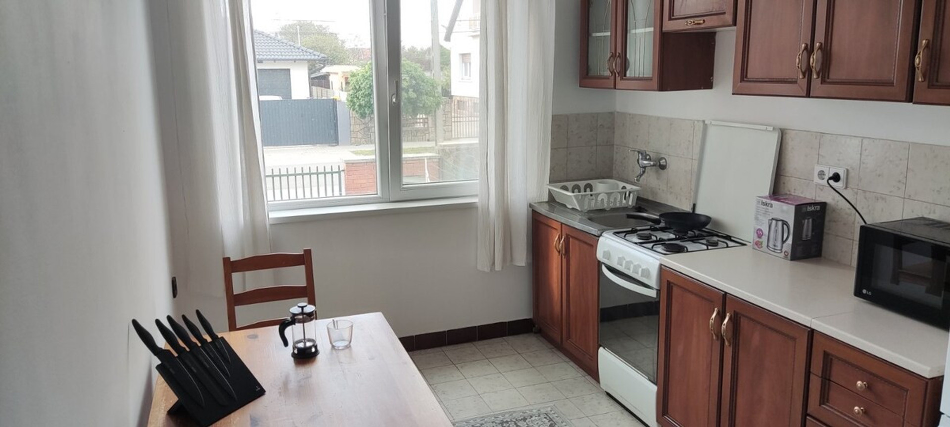 Full kitchen image 1