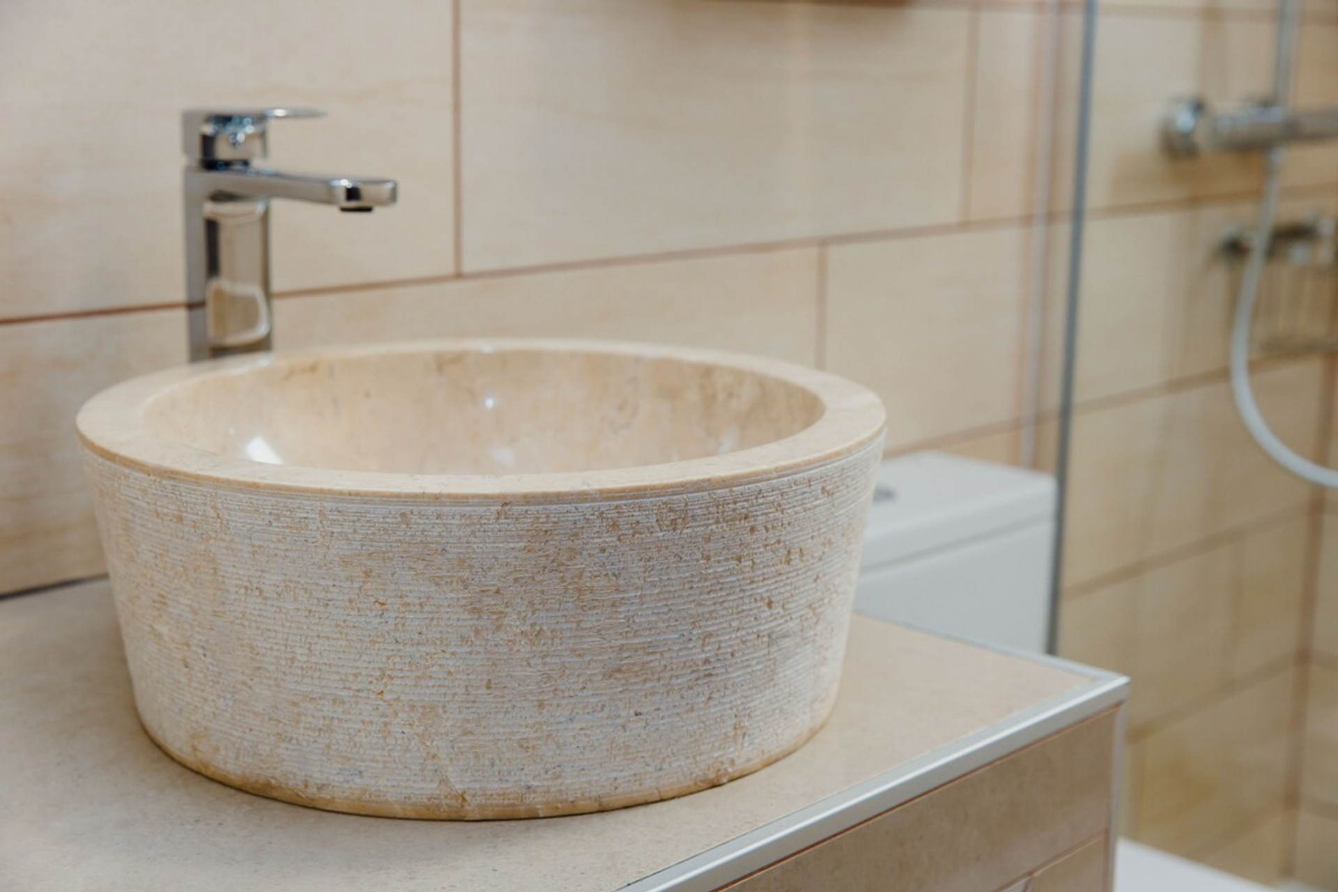 Full bathroom image 2