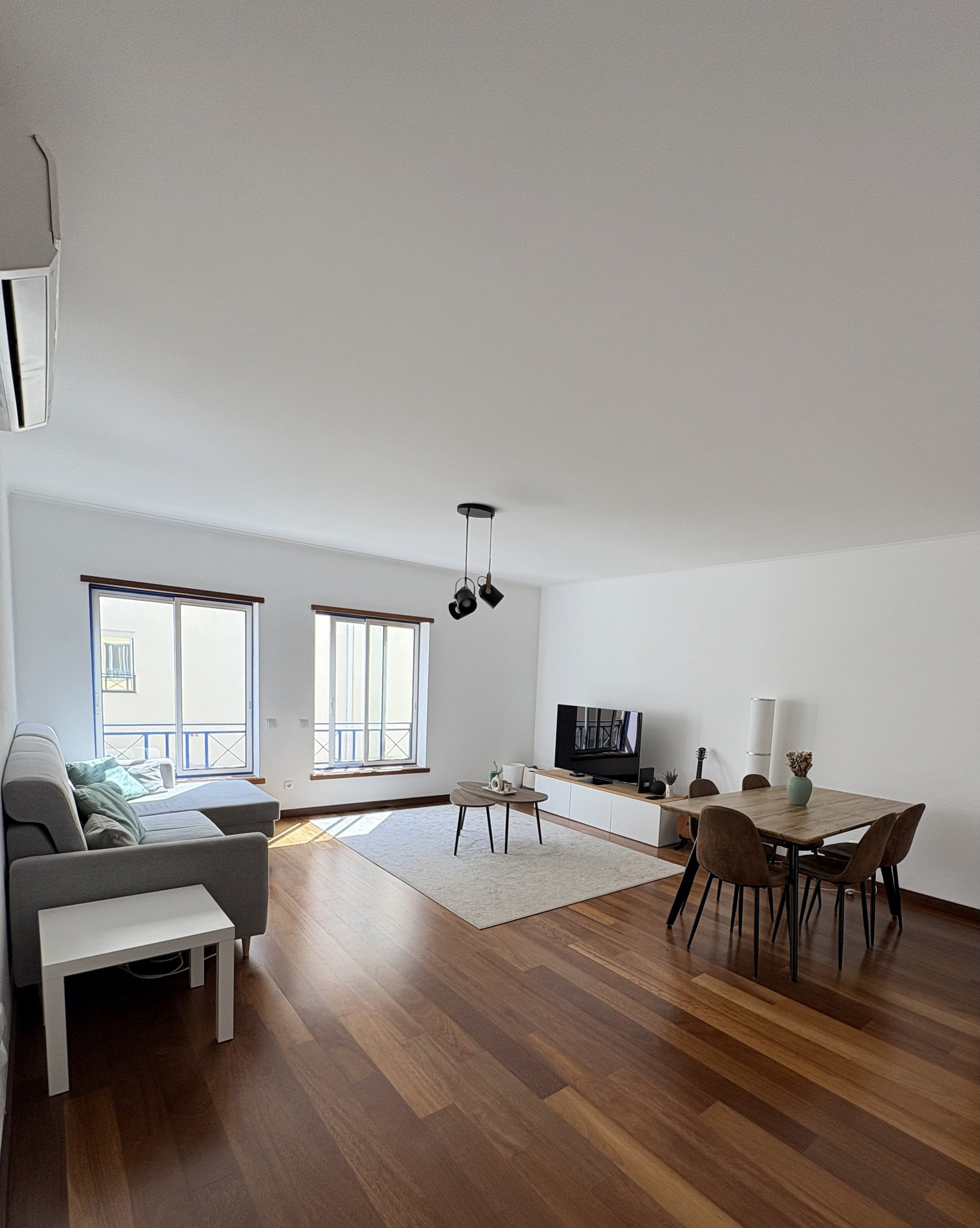 Spacious living and dining room