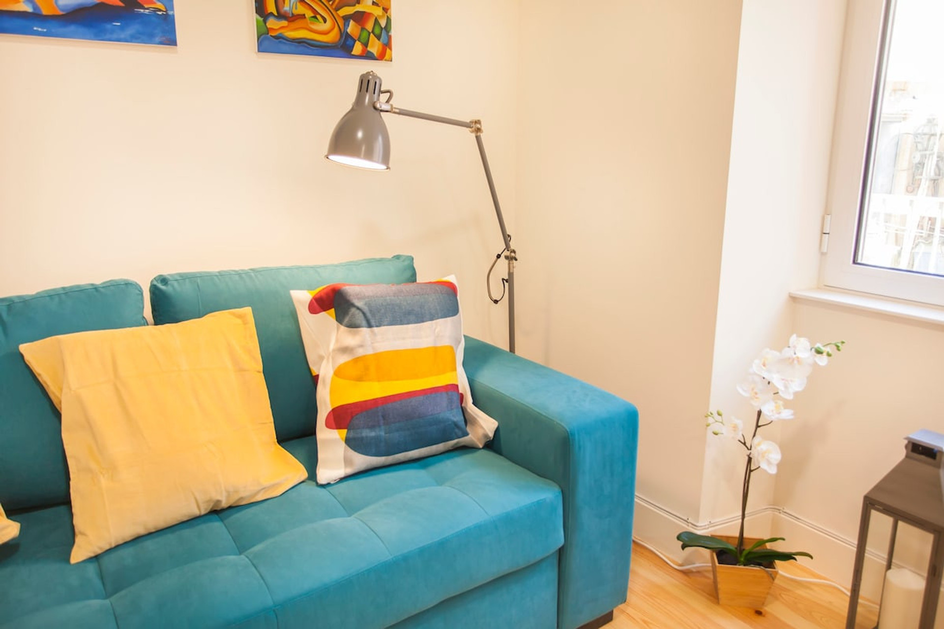 Living room image 4