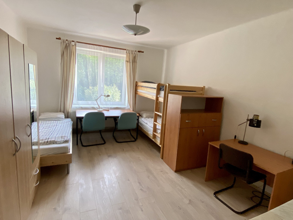 TOP location / near the airport, center / subway