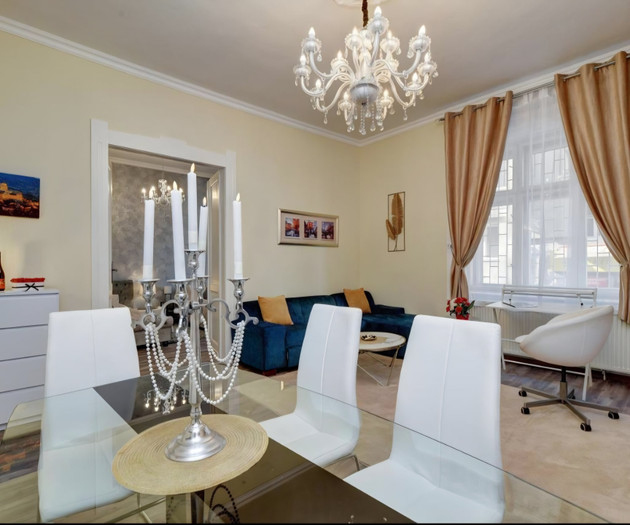 Large Luxury Apartment in the Heart of the City