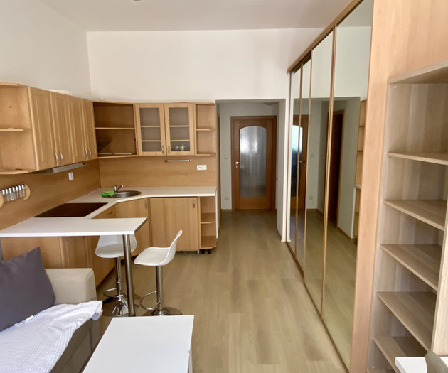 TOP location/metro/nature/suitable for students