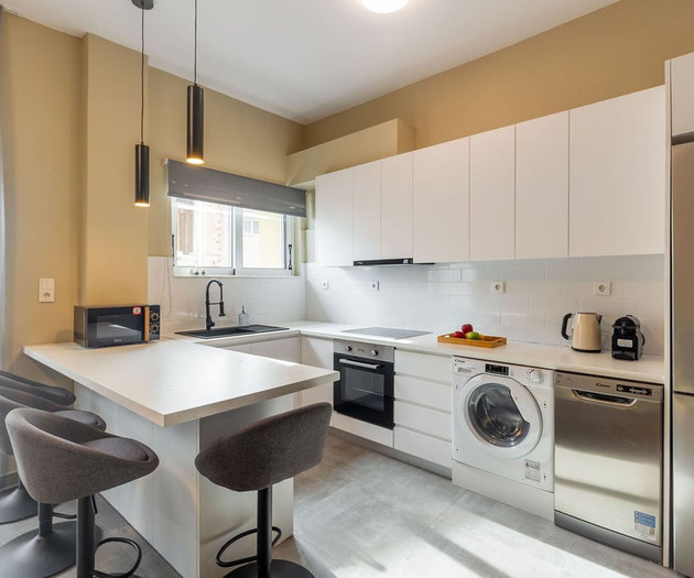 Full kitchen