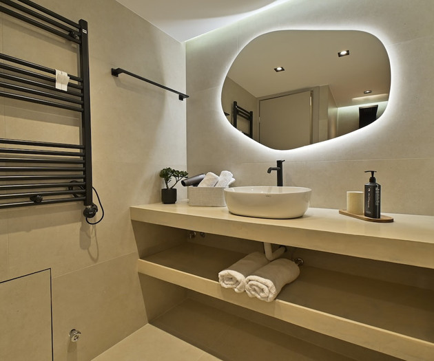 Full bathroom 2