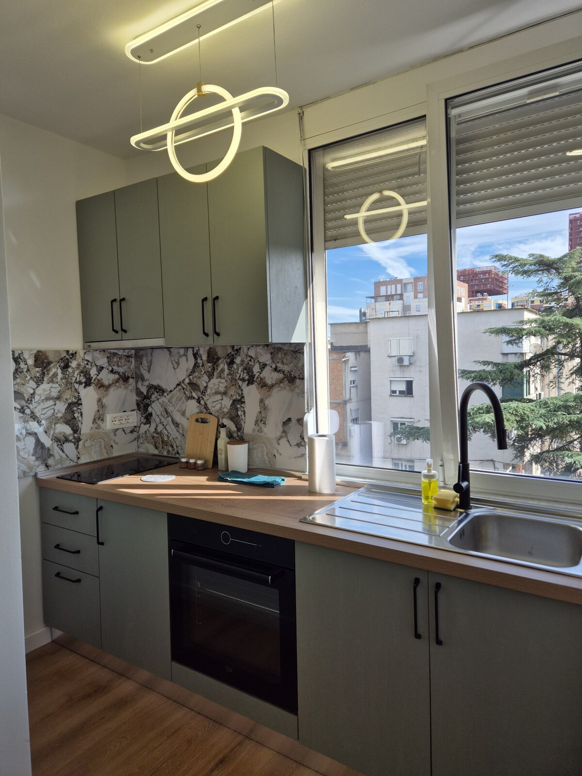 Full kitchen