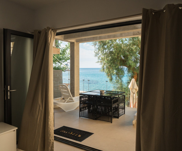 Terrace with dining table, sea view