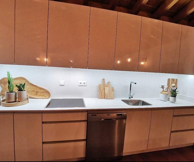 Luxury 5‑Bedroom Villa with Pool and Garden